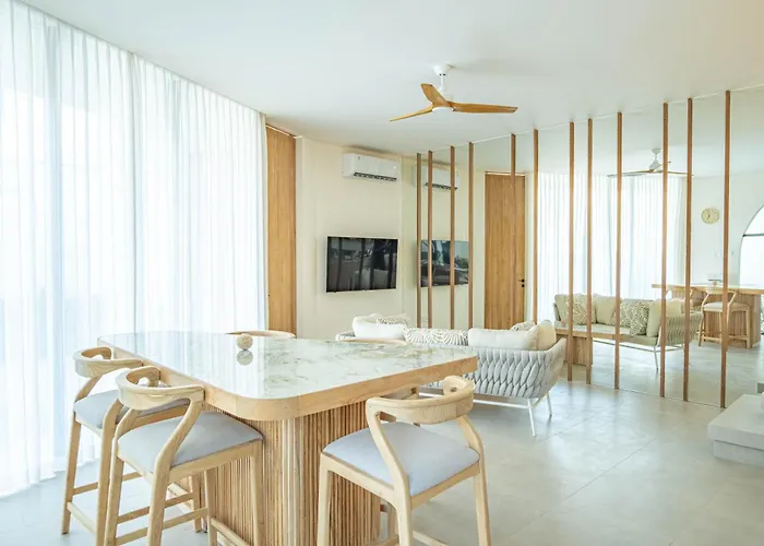 Kona Pererenan Villa *